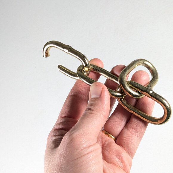 Linked chain bottle opener, gold toned metal welded chain - Picture 5 of 7